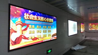 河南廣告燈箱：超薄燈箱為何沒(méi)有不銹鋼邊框？